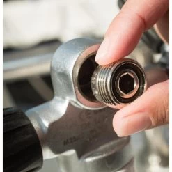 Adaptateur Insert Opercule Etrier (INT) / DIN Pour Une Bouteille De Plongée -Freedive Soldes adaptateur insert opercule etrier int din pour une bouteille de plongee 1